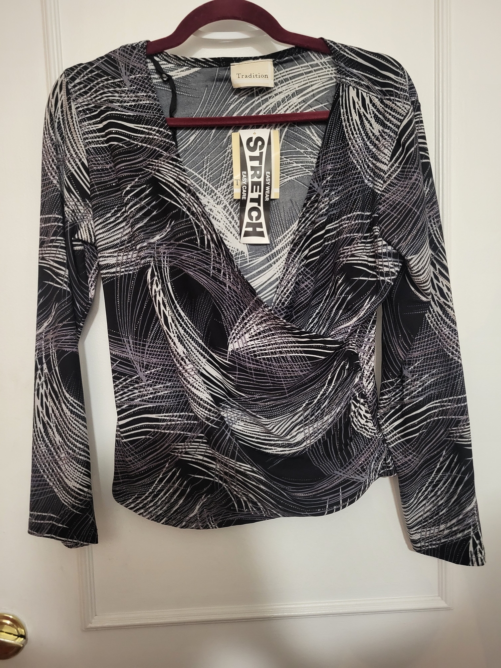 NWT Tradition Long Sleeve V-Neck Stretch Blouse Large Abstract Print